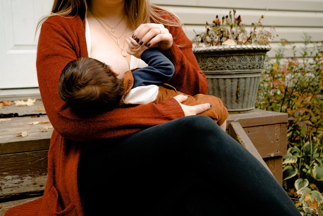 Best Breastfeeding Positions for New Moms
